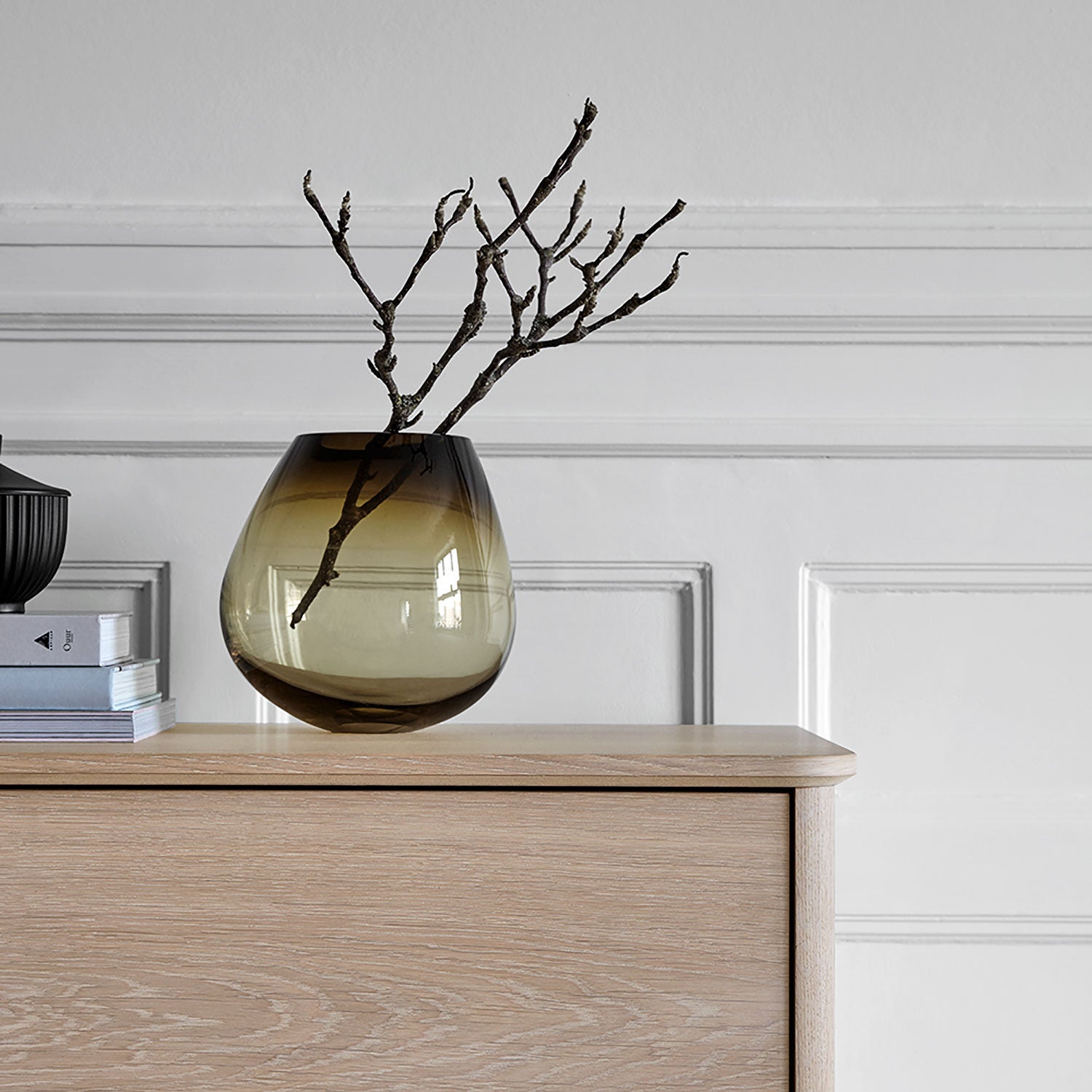 Sm302 Hohe Anrichte Nussbaum Lack