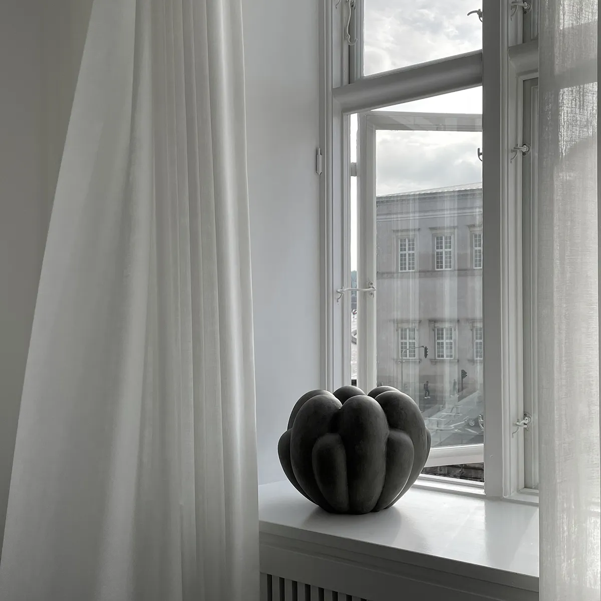 Handgefertigte Vase Bloom Mini Dark Grey H27 cm
