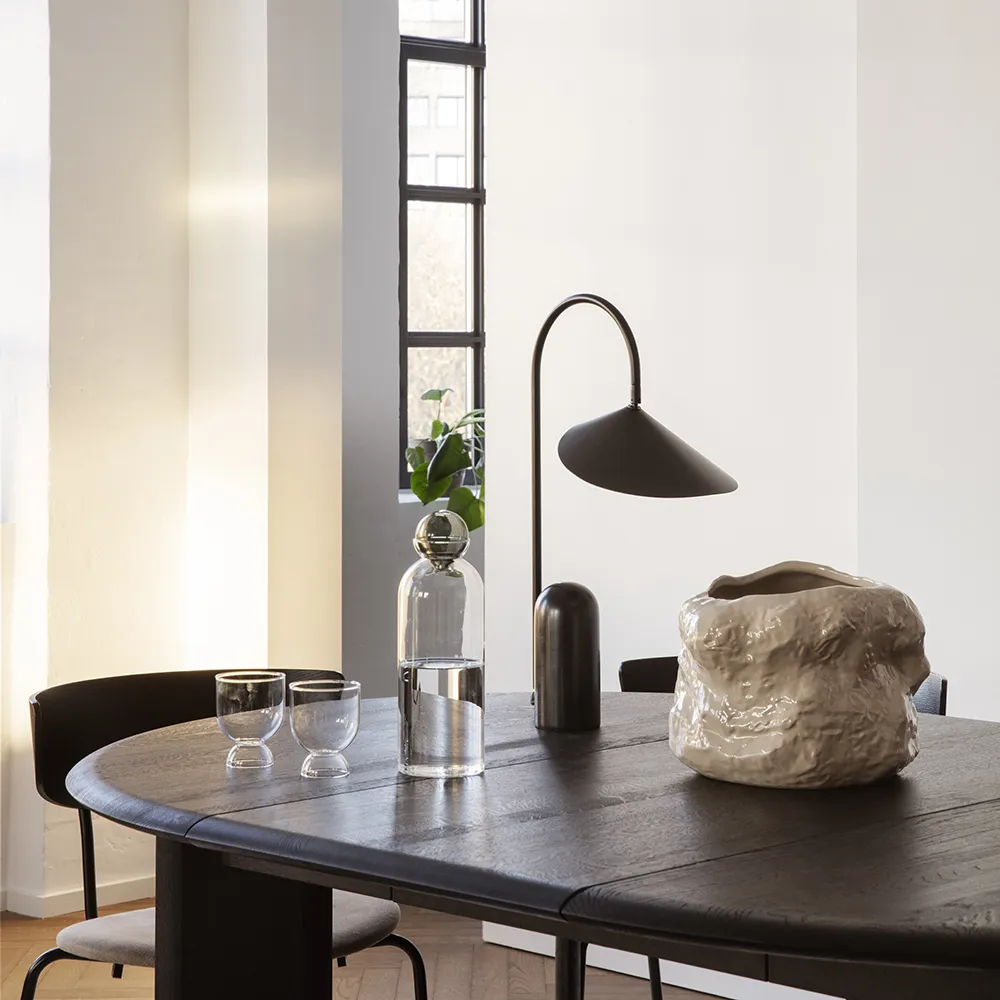 Arum Tischlampe Black