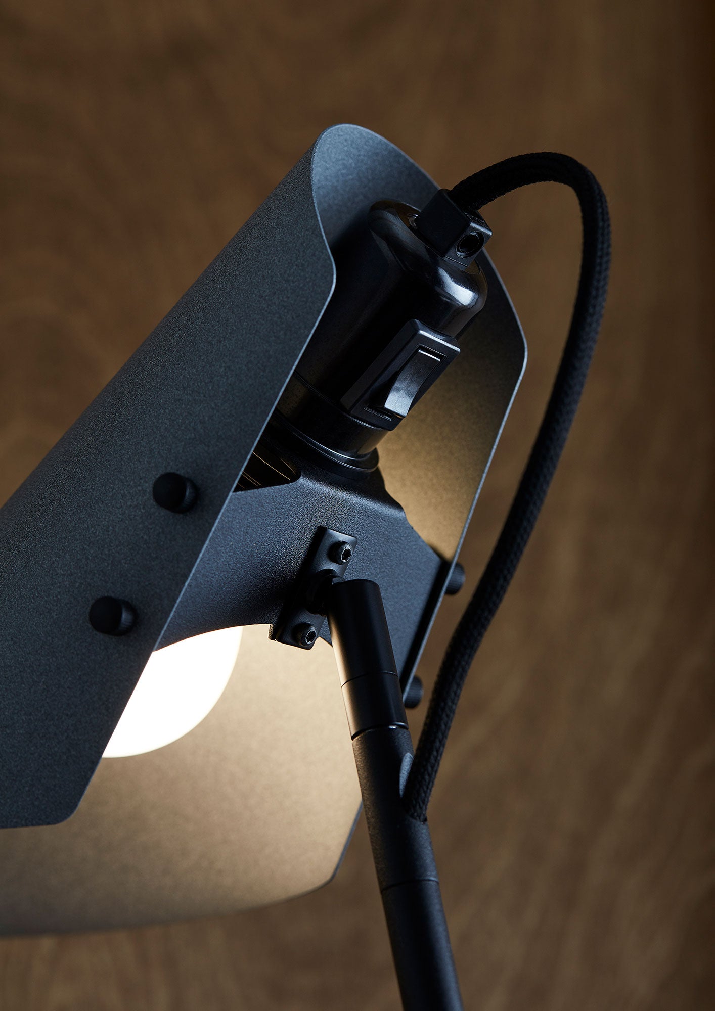 Vincent Stehleuchte Schwarz strukturiert/Beton strukturiert