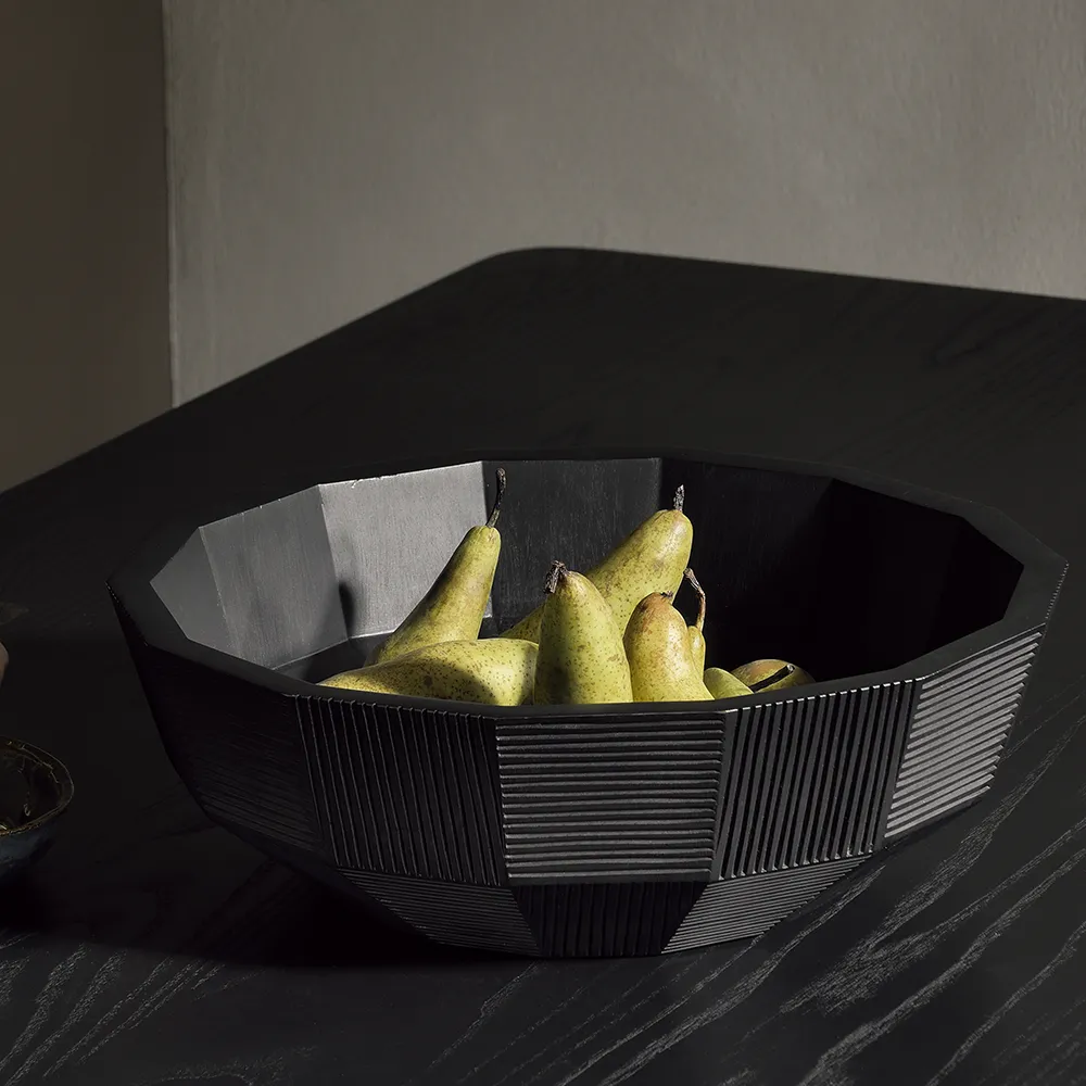 Striped Schale aus schwarz lackiertem Mahagoni