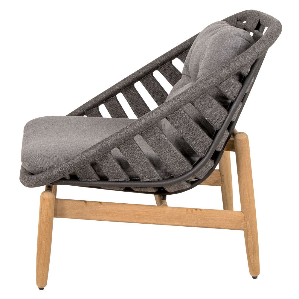 Strington Sessel mit grauen Cane Line Airtouch Kissen