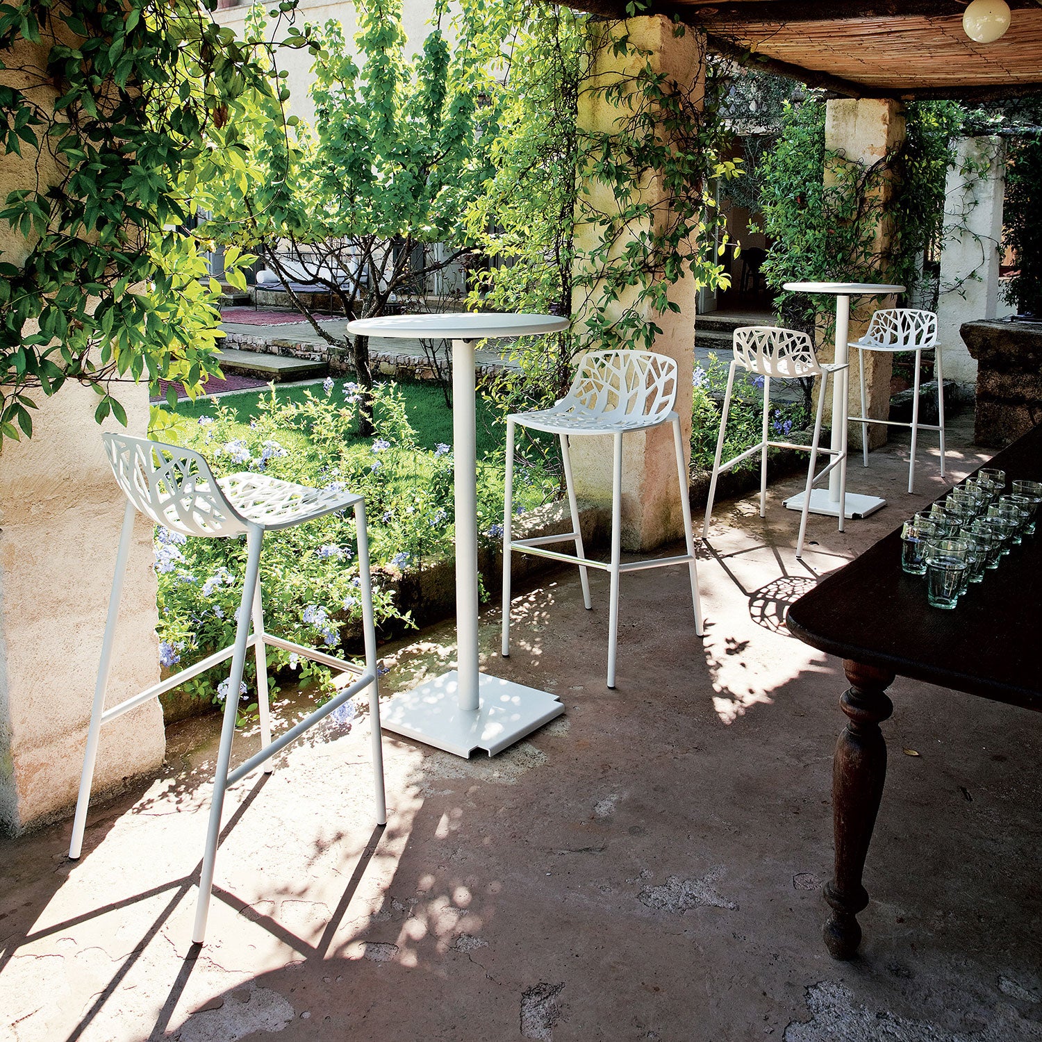 Forest Barhocker 65 cm mit hoher Rückenlehne Weiß