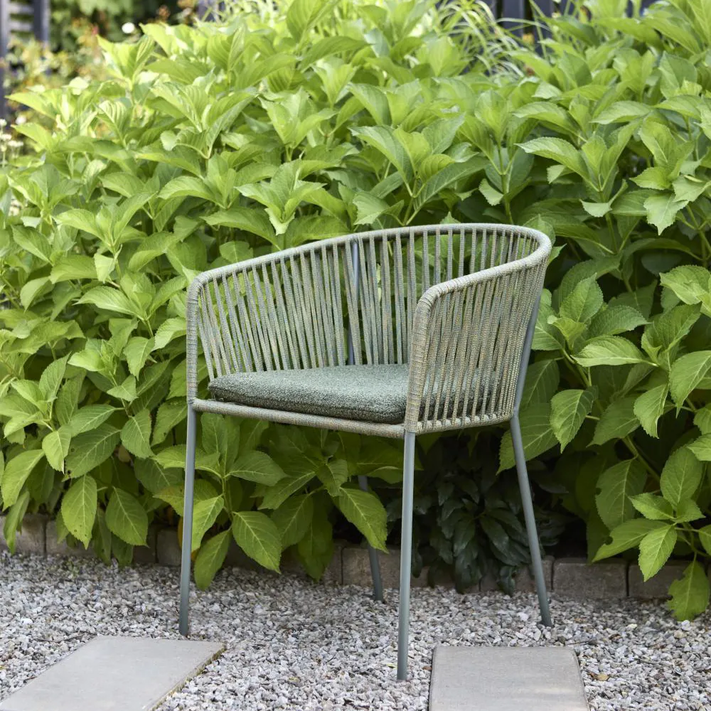 PIATTO Stuhl mit Armlehnen – Raw Avocado/Nordic Green