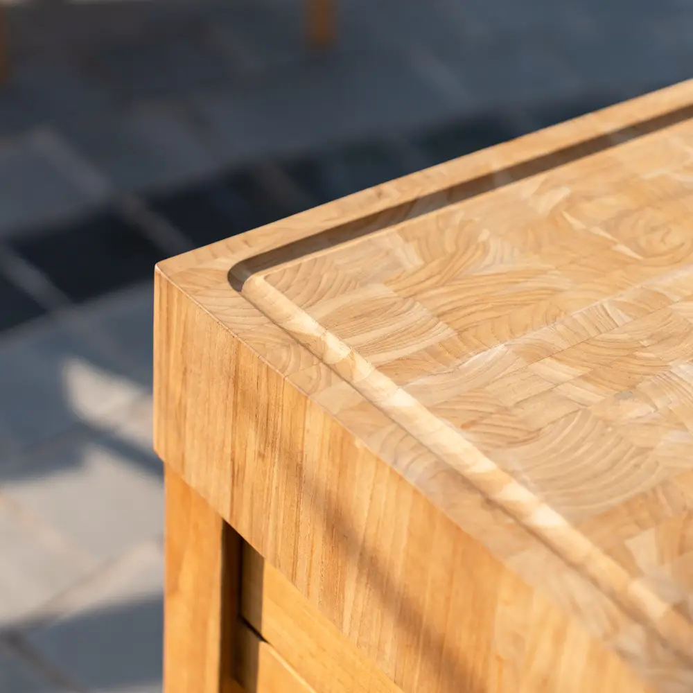 Ageröd Hackblock inkl. Regenschutz