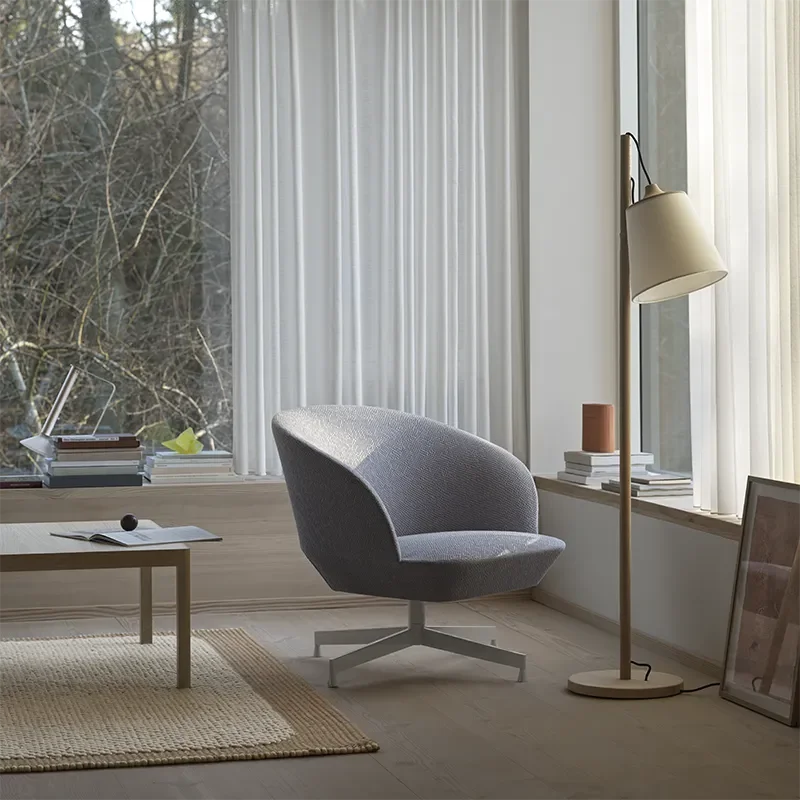 Pull Stehleuchte – Eiche/Weiß