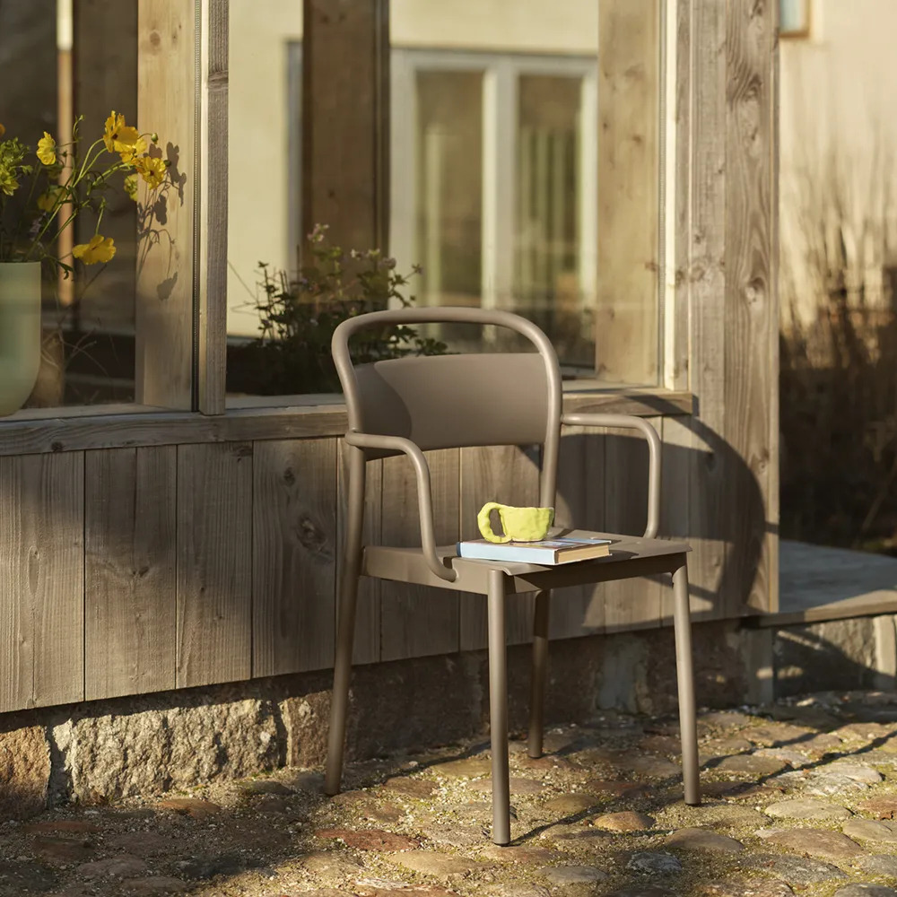 Linear Steel Stuhl mit Armlehnen Taupe