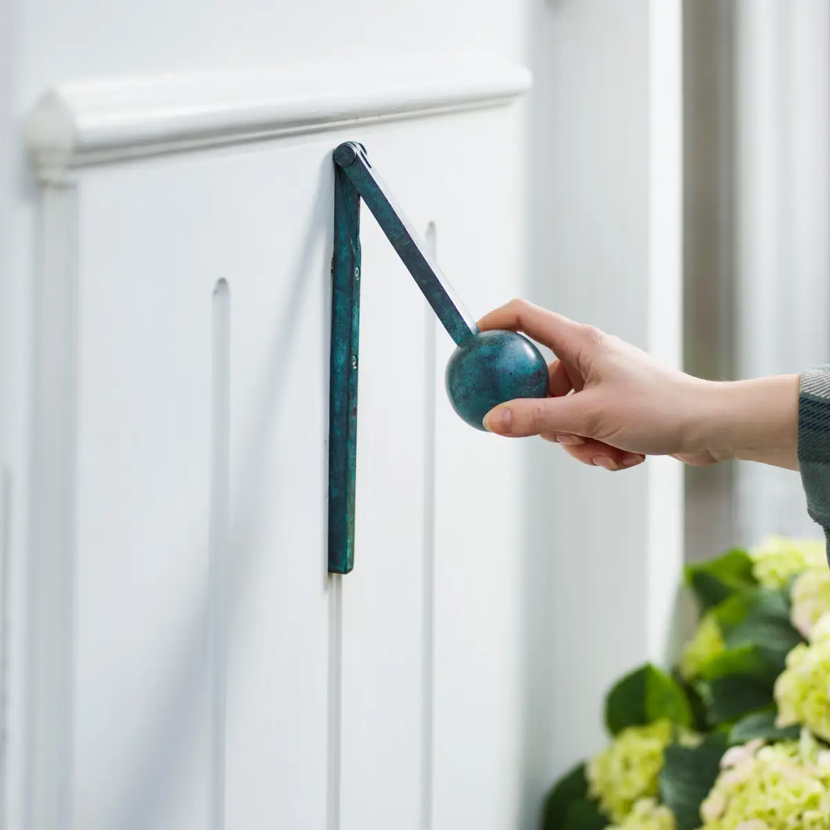 Klonk Türklopfer blau oxidiertes Messing