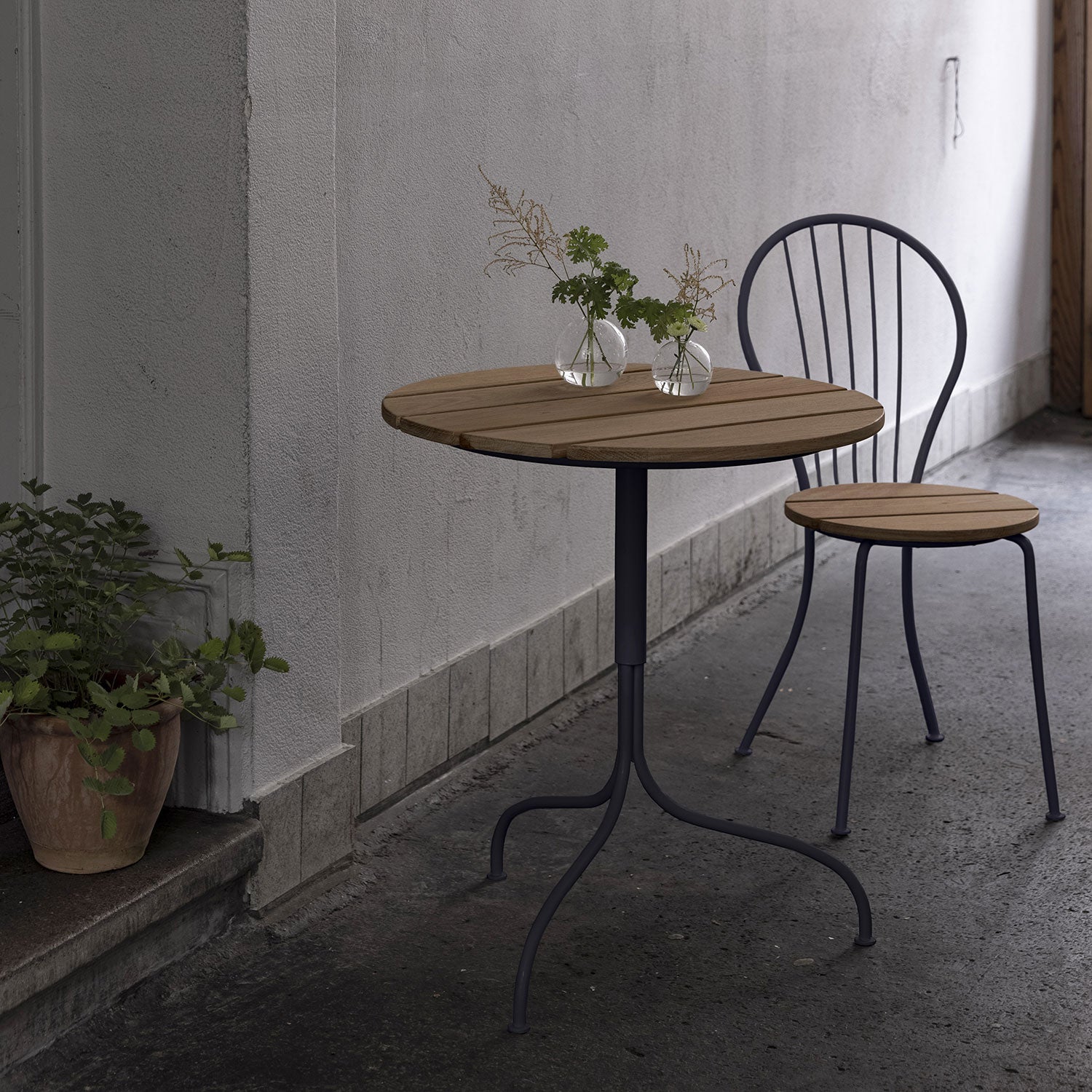 Akleja Stuhl teak/grau Grythyttan