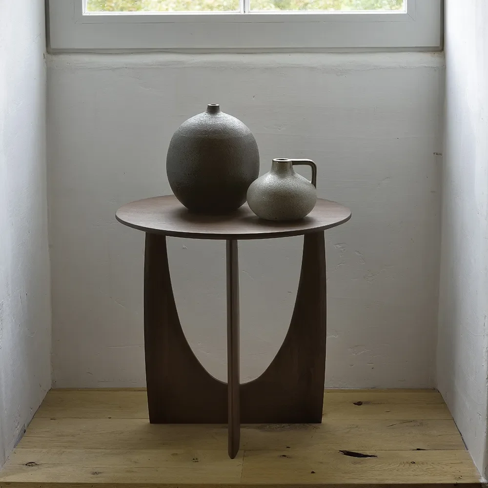 Geometrischer Beistelltisch Teak braun