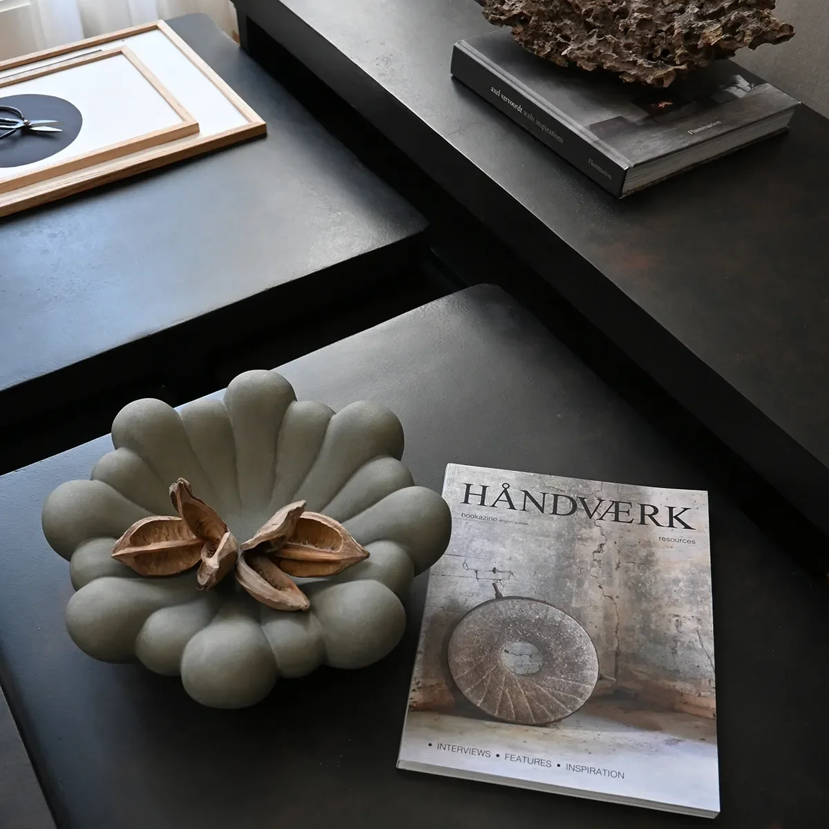 Handgefertigte Dekoschale Bloom Dark Grey Ø 28,5 cm
