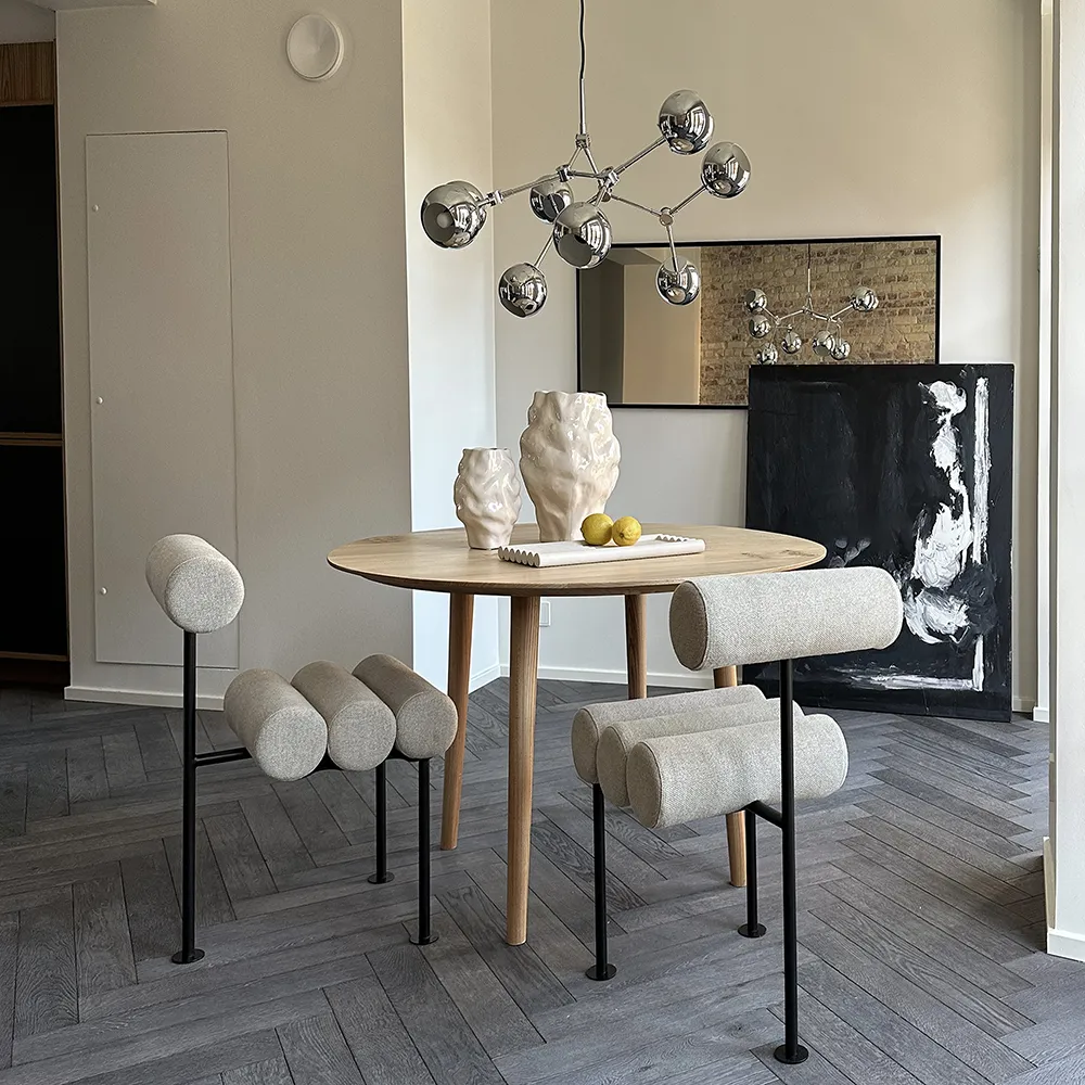 Hiro Esszimmerstuhl, schwarzes Gestell – Leinen