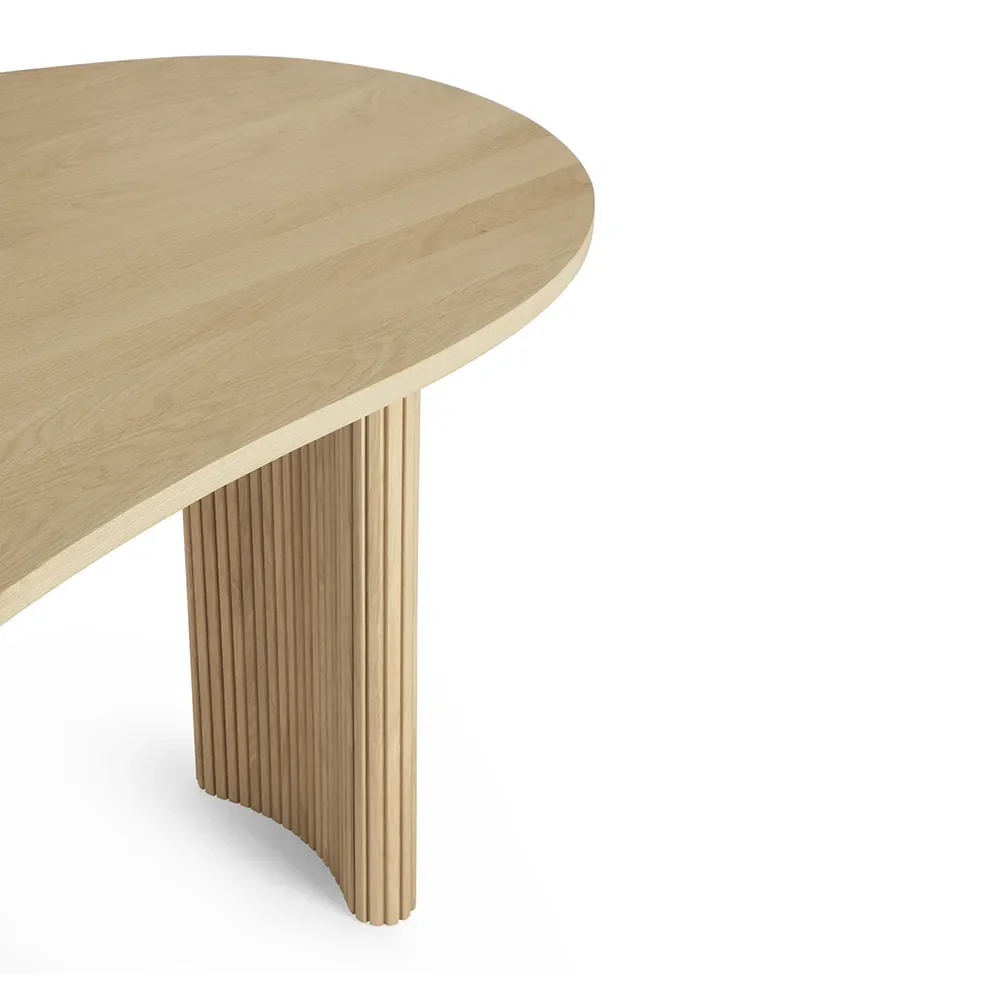 Schreibtisch aus lackierter Eiche Boomerang 200x100 cm