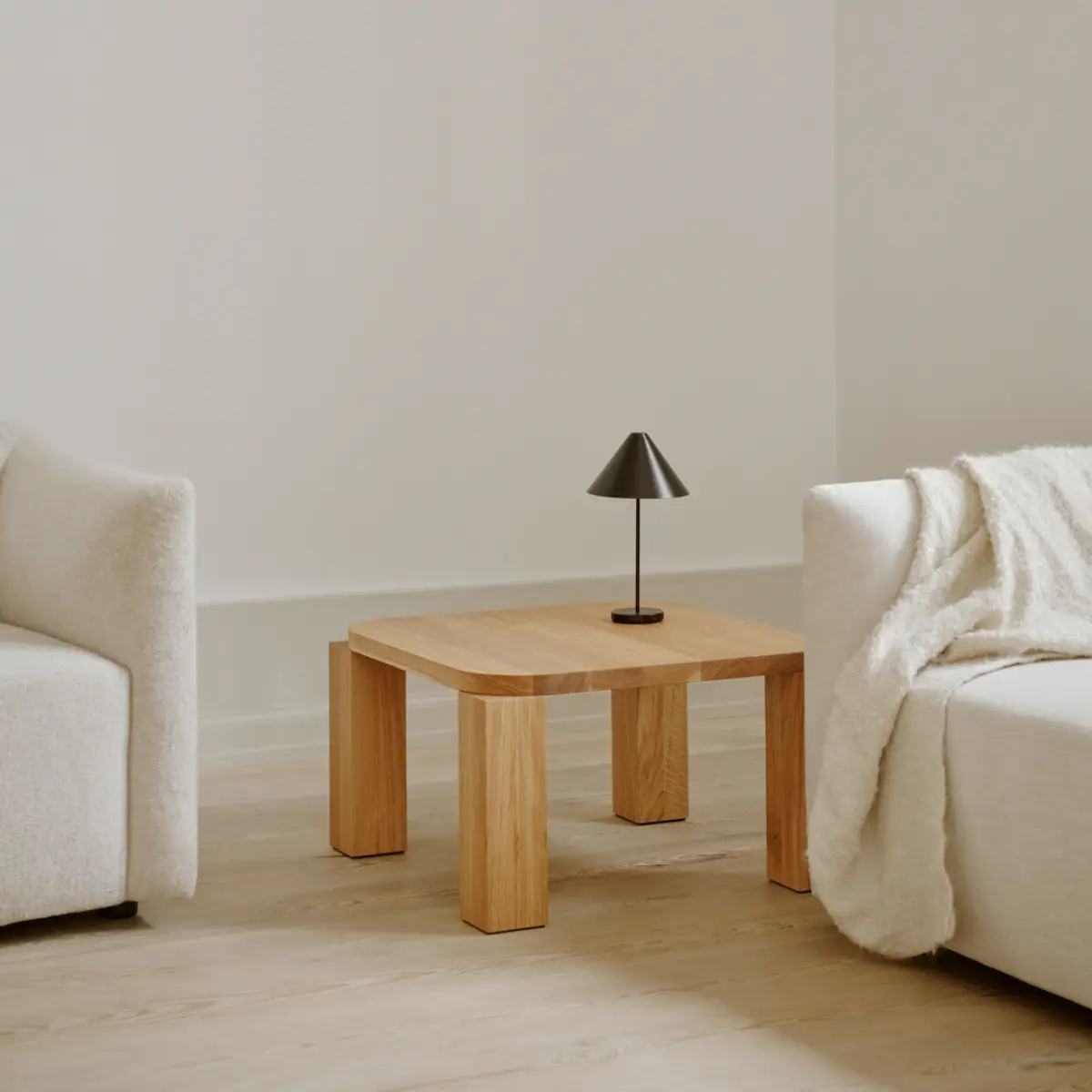 Atlas Couchtisch 60x60 Natureiche