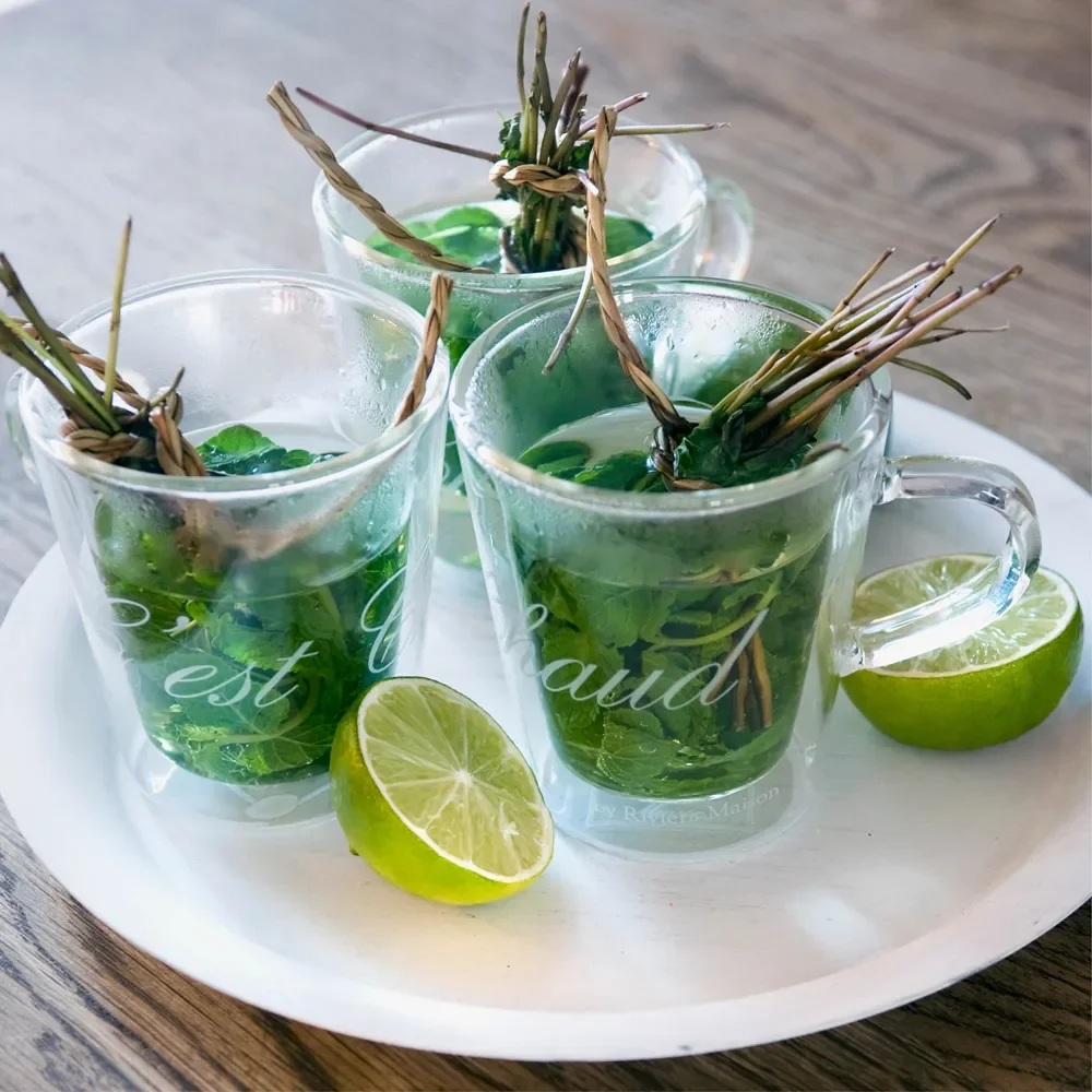  C'est Chaud Becher M