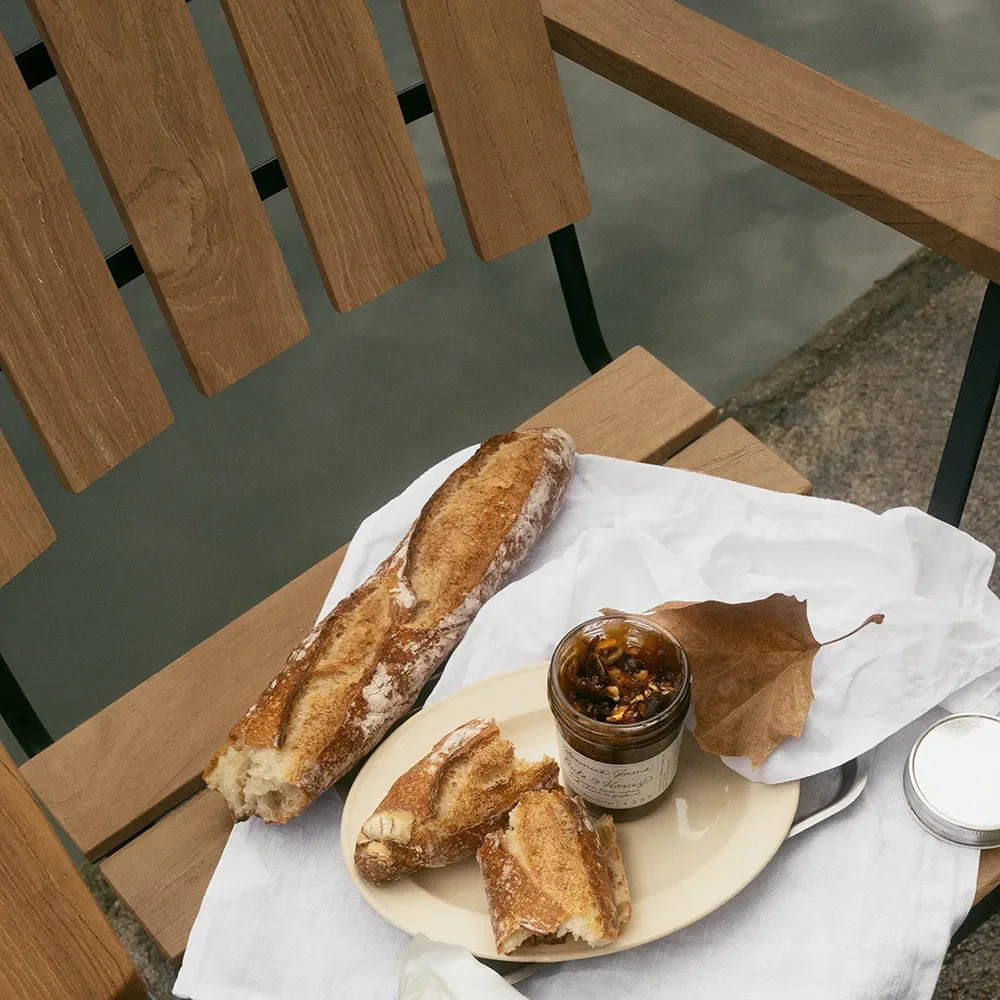 A2 Sessel Unbehandeltes Teakholz/schwarzer Rahmen