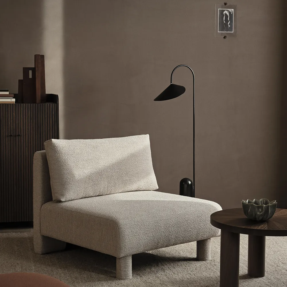 Verstellbare Stehlampe mit Travertinfuß Arum Black