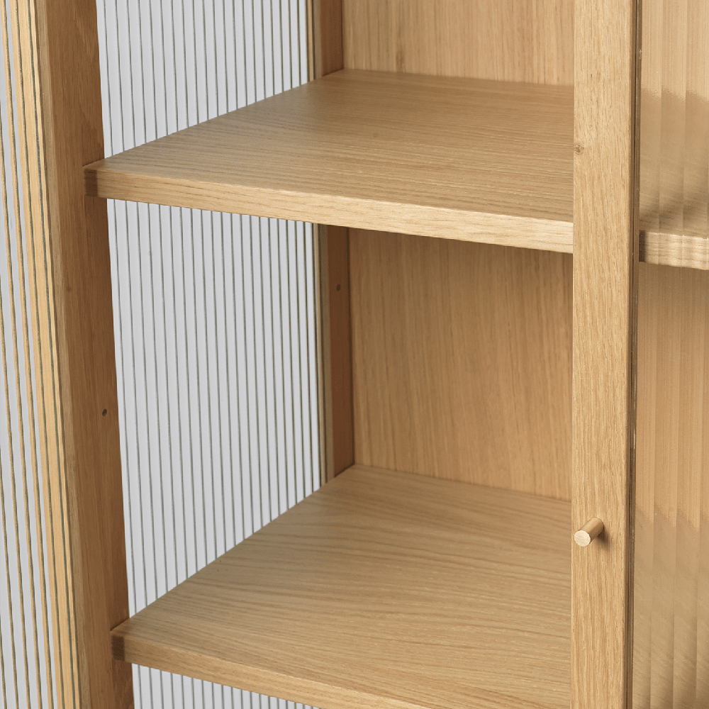 Reed Vitrine - Natural Oak