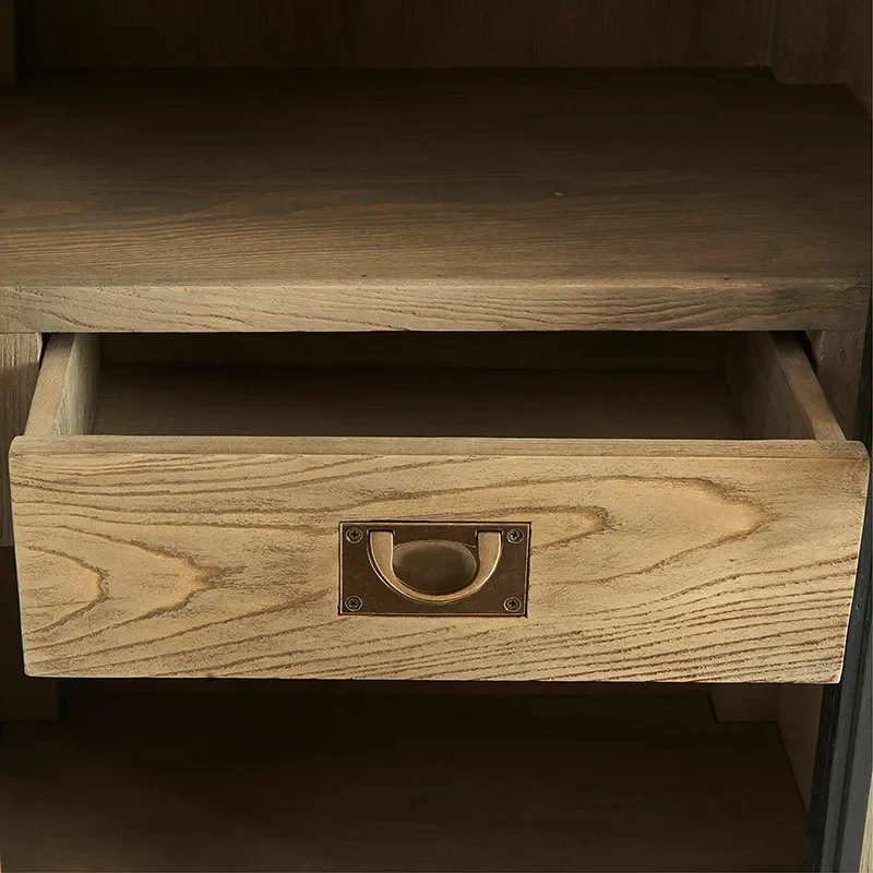 The Hoxton Vitrine rechts